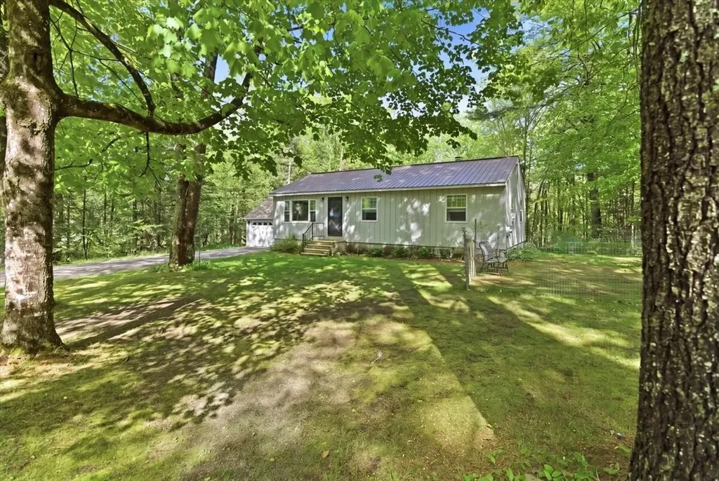 28 Country Acres Monmouth ME 04259