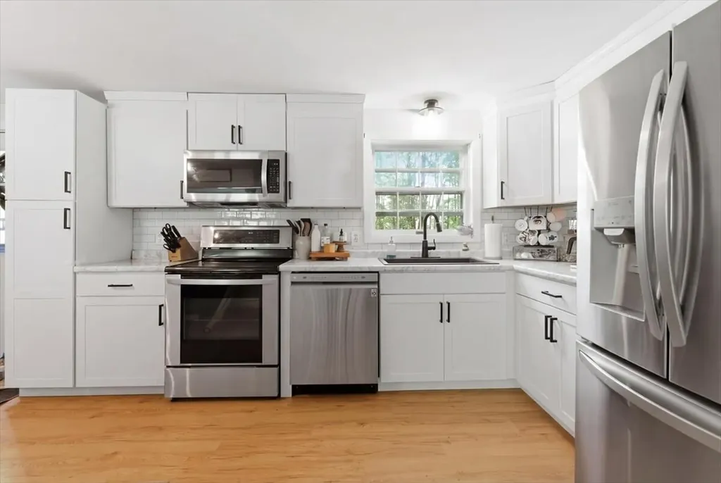 28 Country Acres Monmouth ME 04259