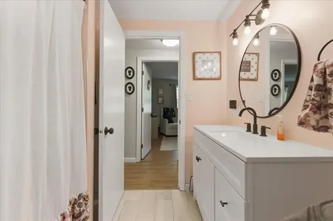 28 Country Acres Monmouth ME 04259