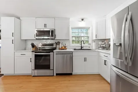 28 Country Acres Monmouth ME 04259