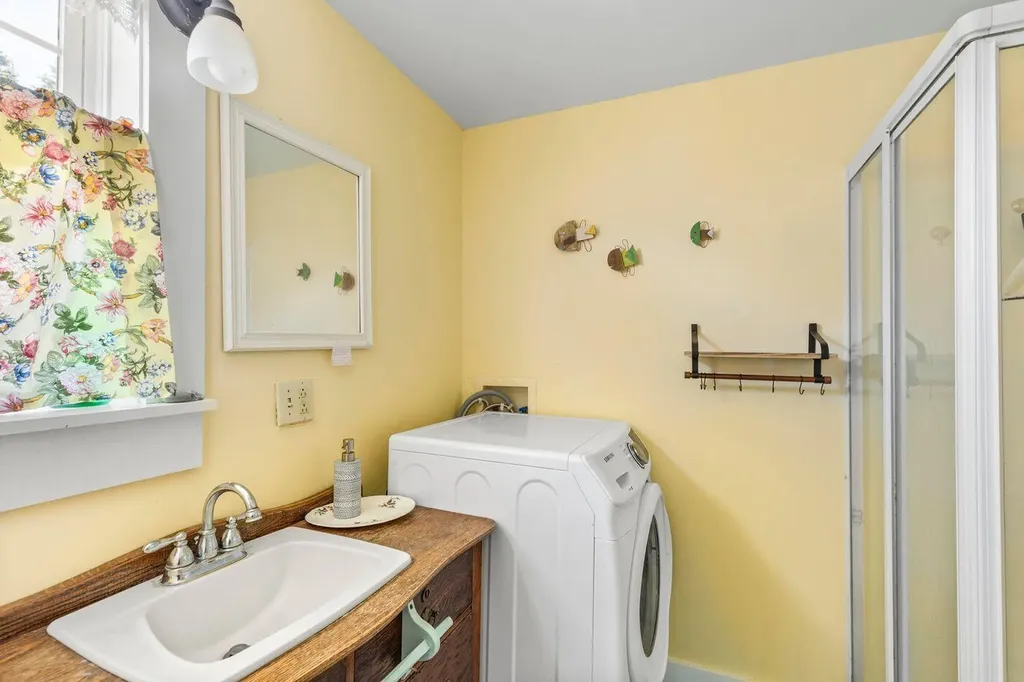 5 Wharf Hill Road Monhegan Island Plt ME 04852