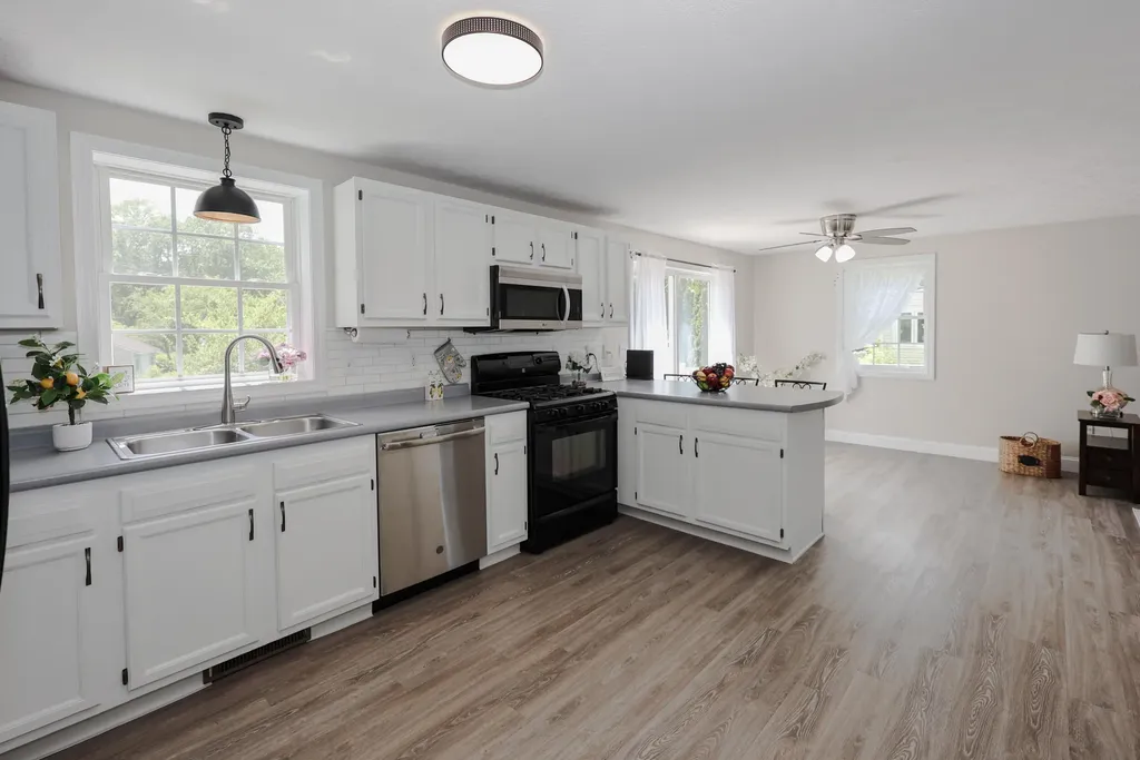 4 Gambia Street Hudson NH 03051