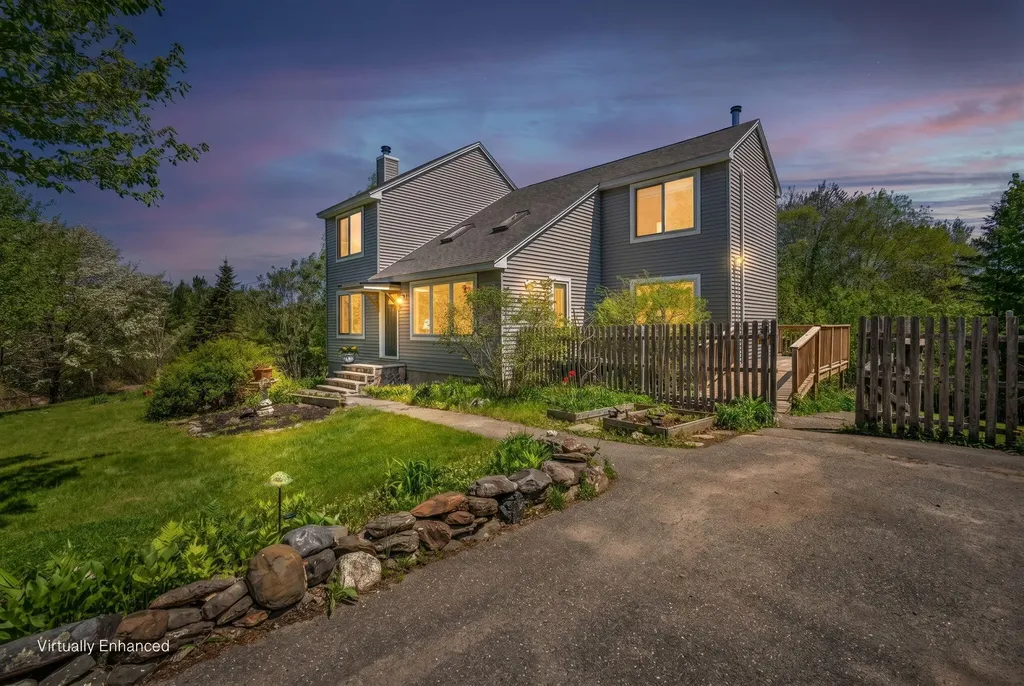 14 Vista Way Glenburn ME 04401