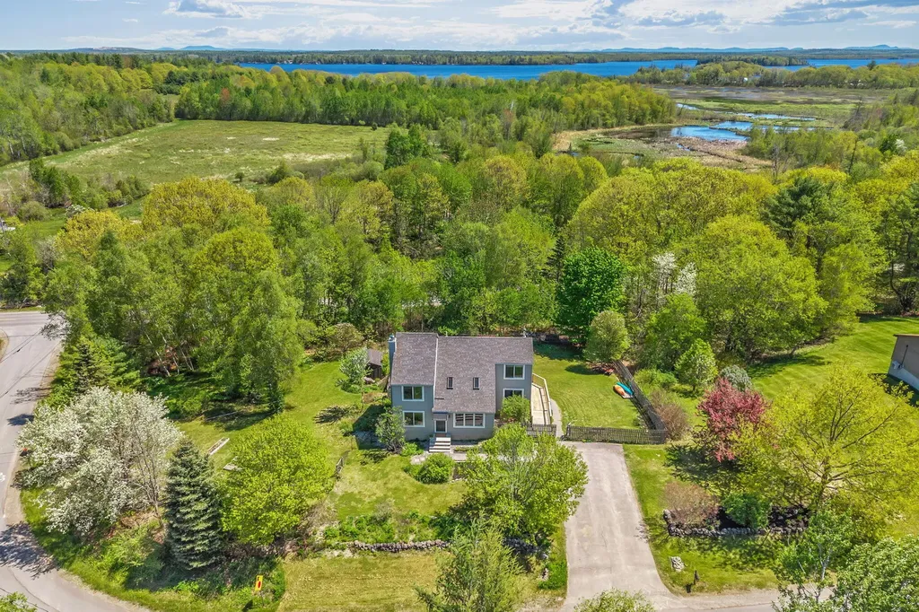 14 Vista Way Glenburn ME 04401