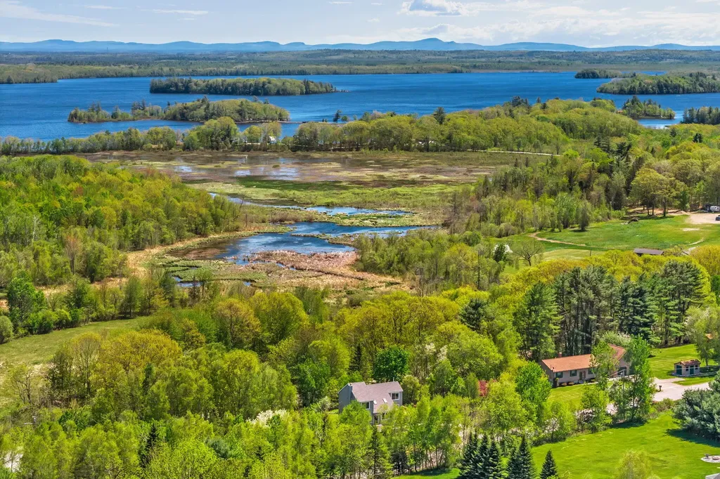 14 Vista Way Glenburn ME 04401