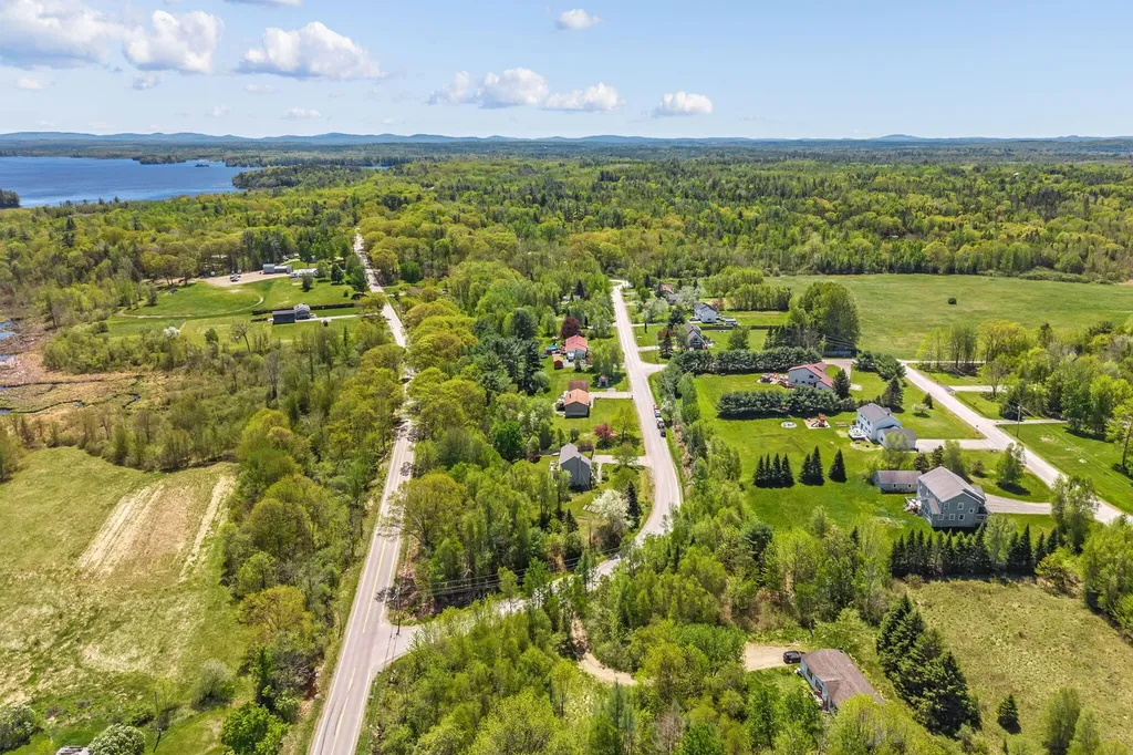 14 Vista Way Glenburn ME 04401