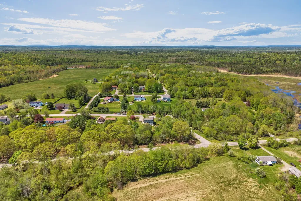 14 Vista Way Glenburn ME 04401