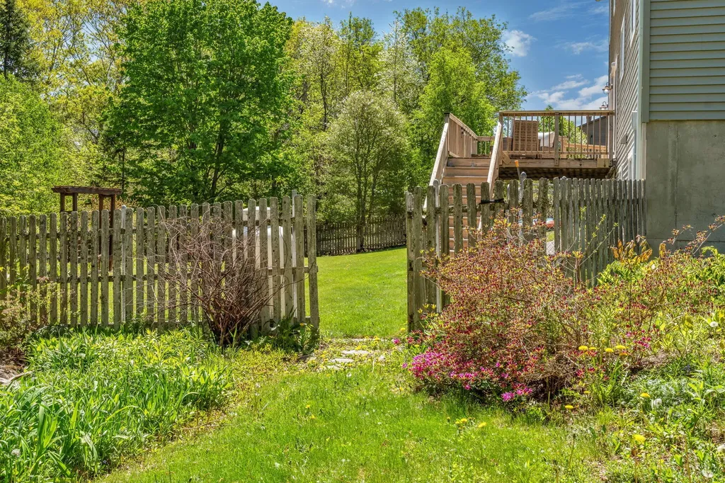 14 Vista Way Glenburn ME 04401