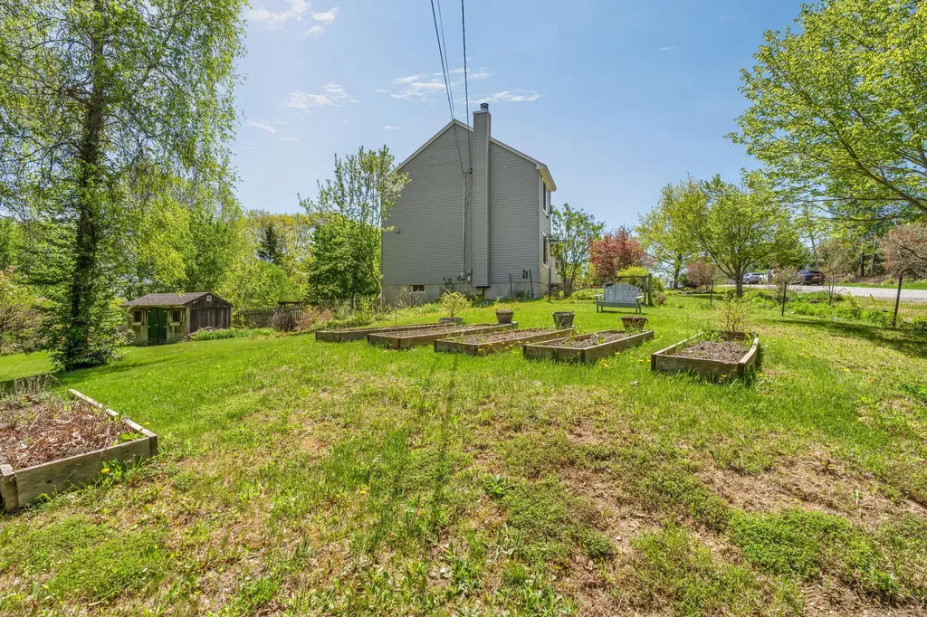 14 Vista Way Glenburn ME 04401