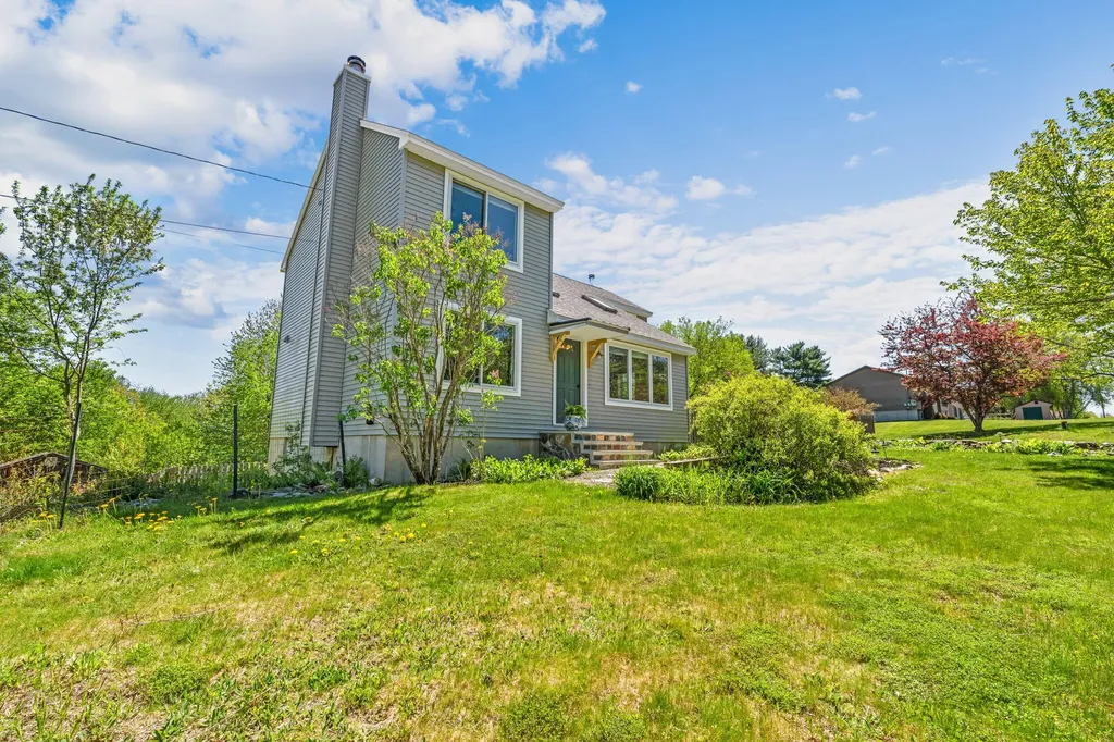 14 Vista Way Glenburn ME 04401