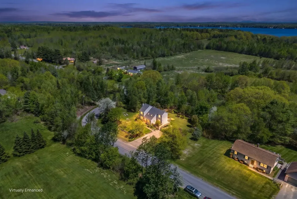 14 Vista Way Glenburn ME 04401