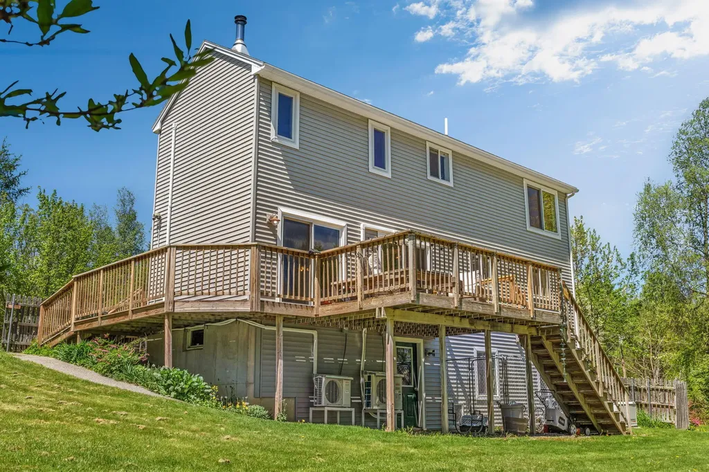 14 Vista Way Glenburn ME 04401