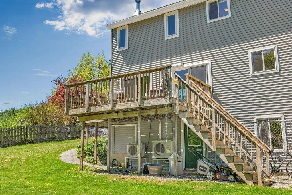 14 Vista Way Glenburn ME 04401