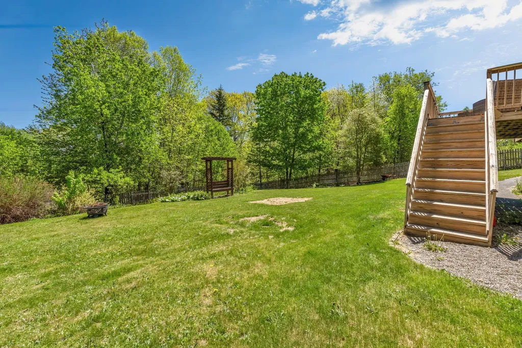 14 Vista Way Glenburn ME 04401
