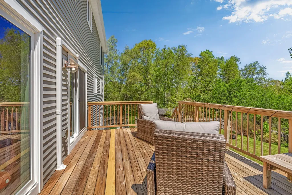 14 Vista Way Glenburn ME 04401