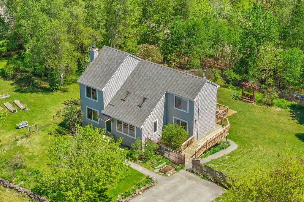 14 Vista Way Glenburn ME 04401
