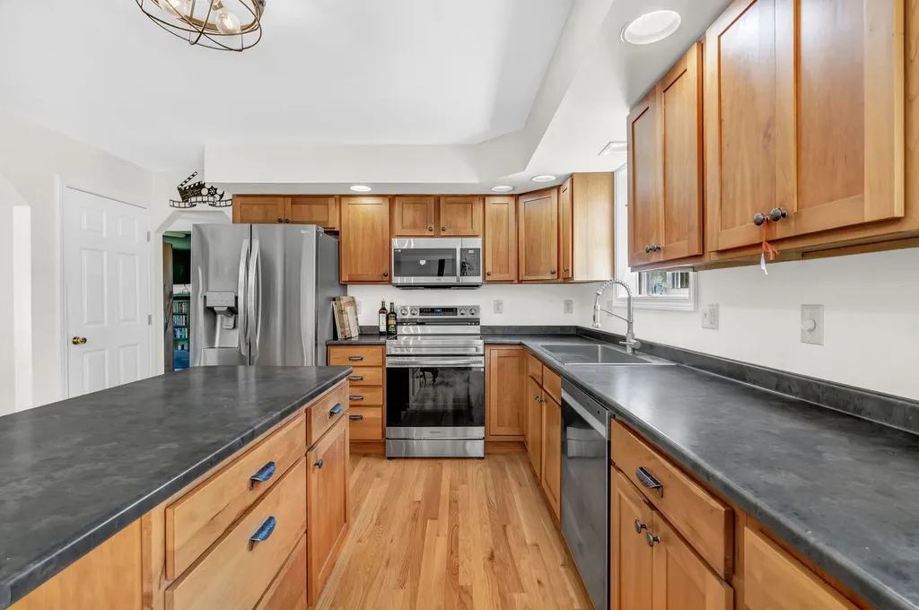 14 Vista Way Glenburn ME 04401