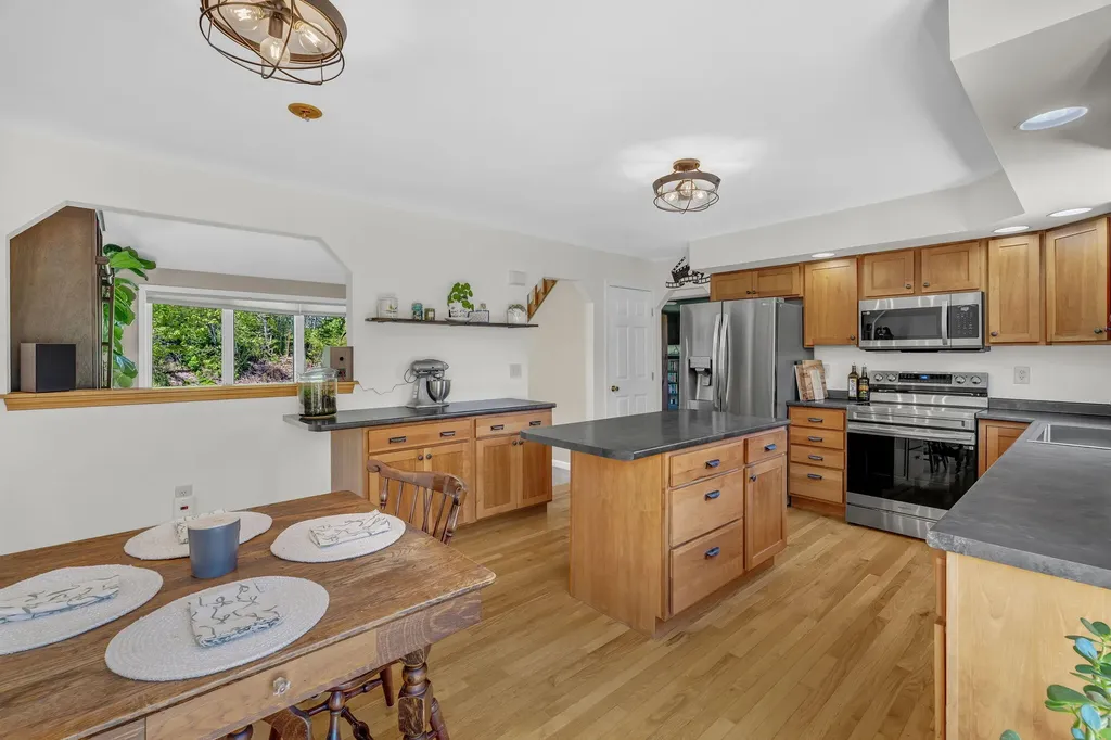 14 Vista Way Glenburn ME 04401