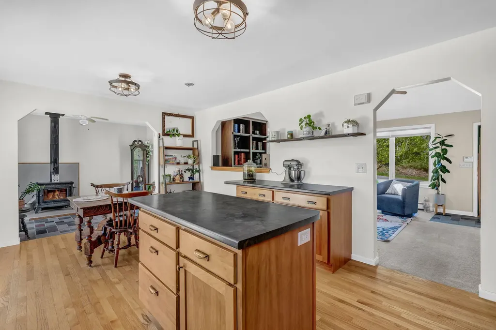 14 Vista Way Glenburn ME 04401