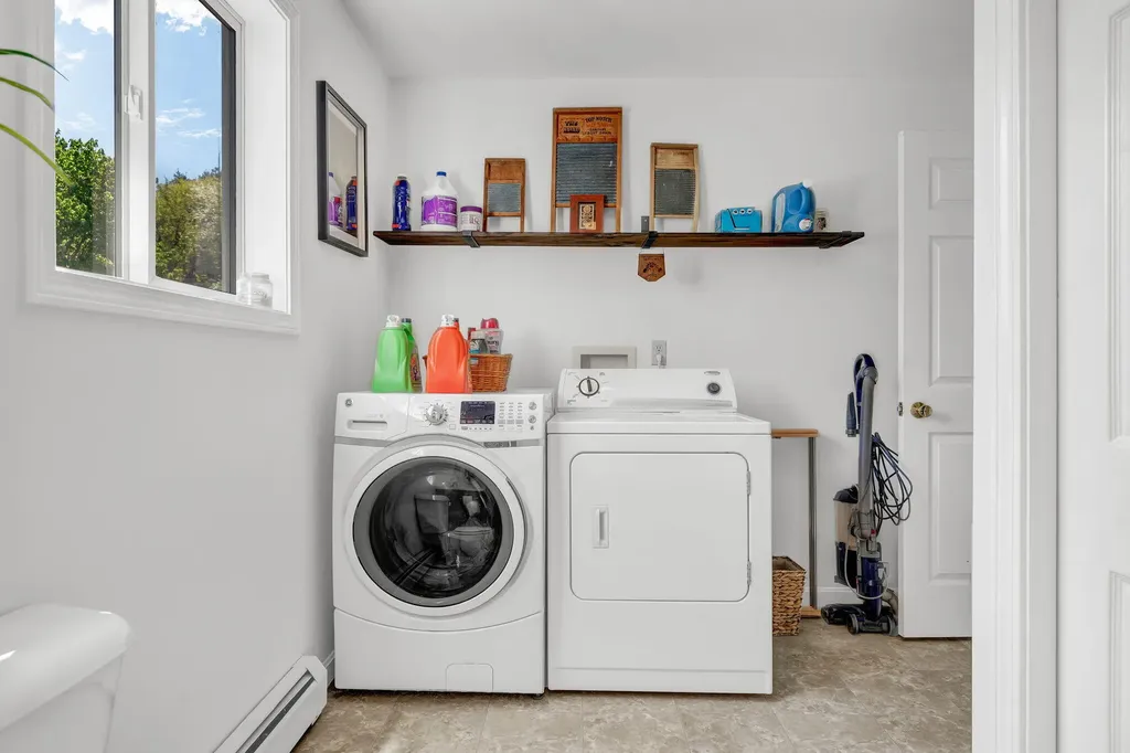 14 Vista Way Glenburn ME 04401