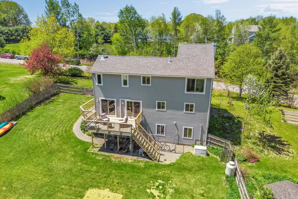 14 Vista Way Glenburn ME 04401