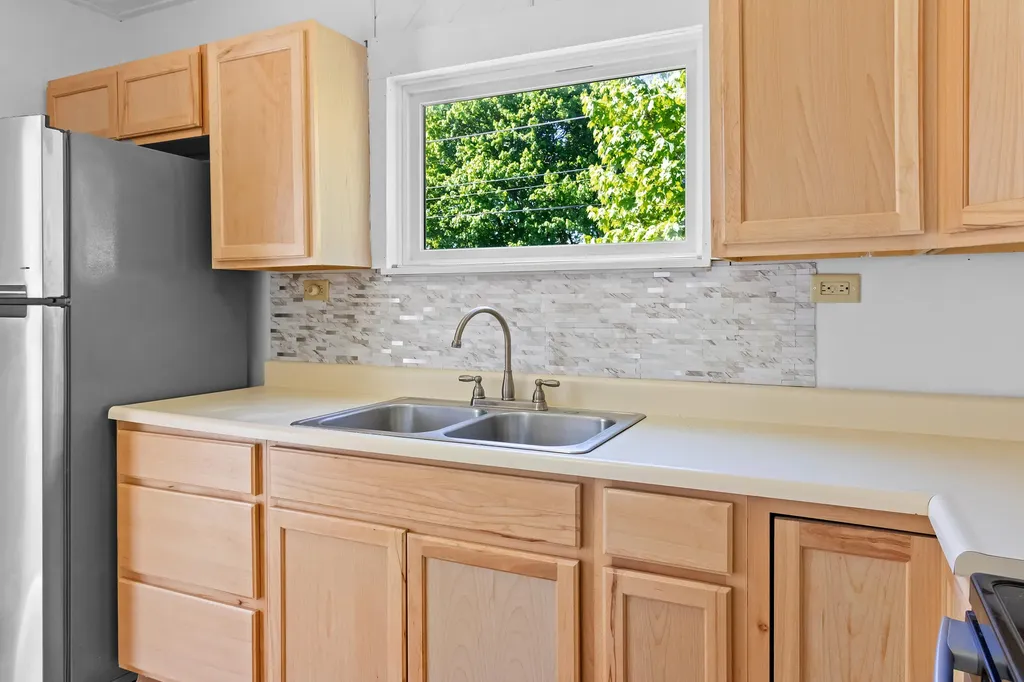 30 Admontem Avenue Rockland ME 04841
