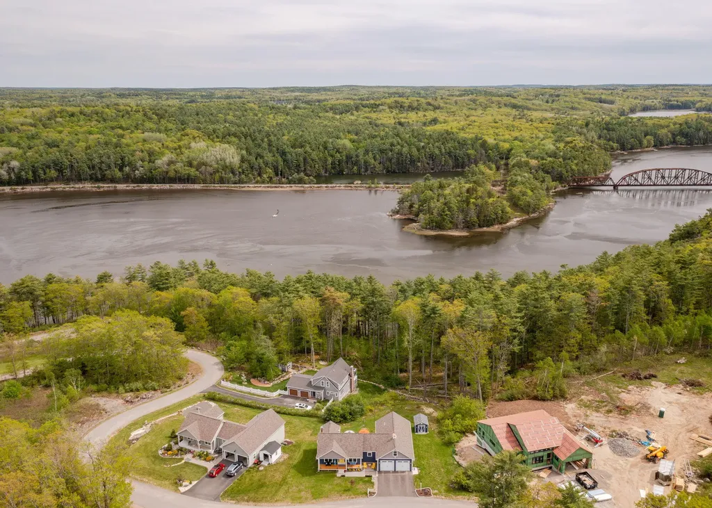 67 River Point Road Wiscasset ME 04578