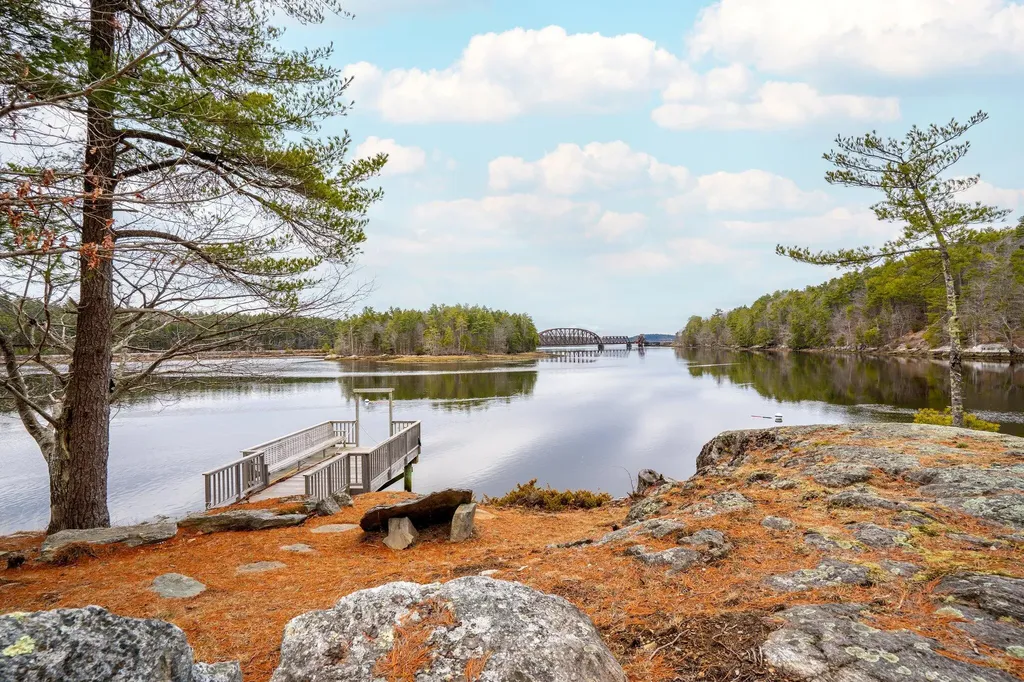 67 River Point Road Wiscasset ME 04578