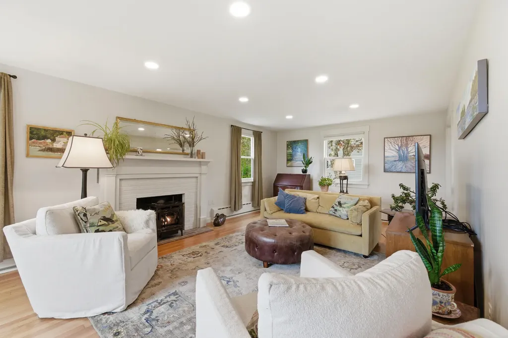 124 Phipps Point Road Woolwich ME 04579