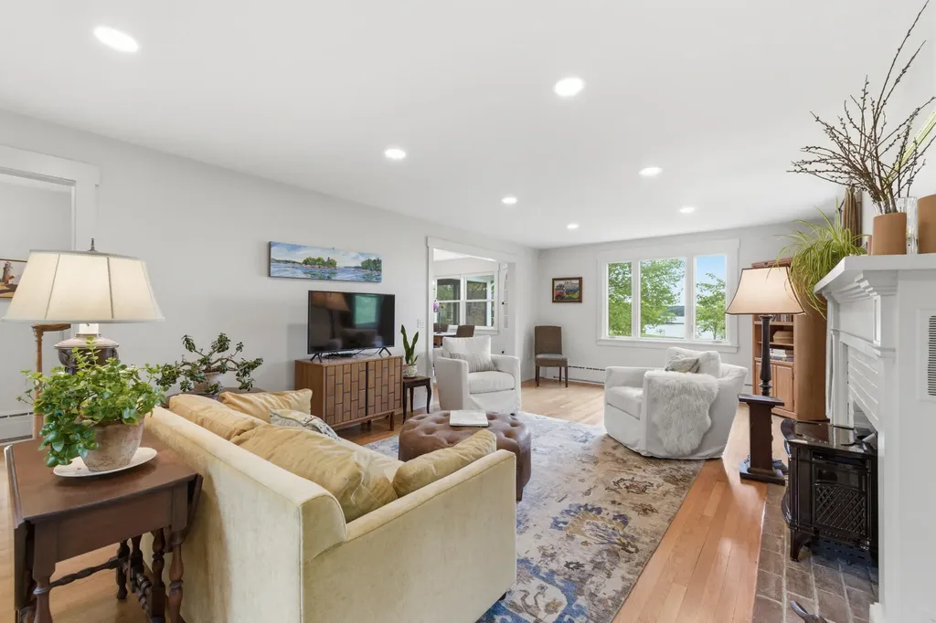 124 Phipps Point Road Woolwich ME 04579