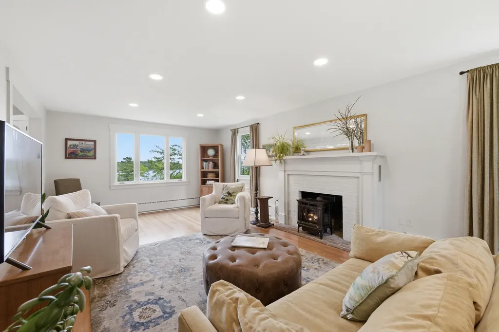 124 Phipps Point Road Woolwich ME 04579