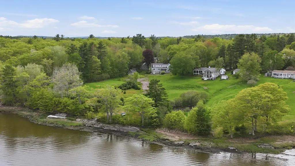 124 Phipps Point Road Woolwich ME 04579