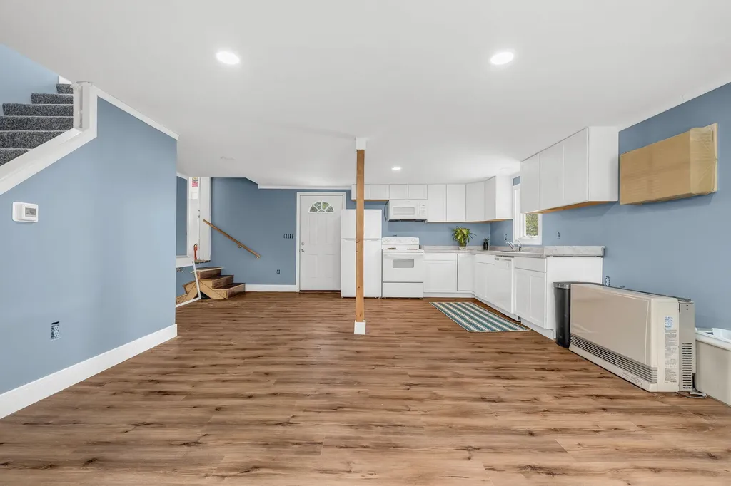 972 Western Avenue Manchester ME 04351