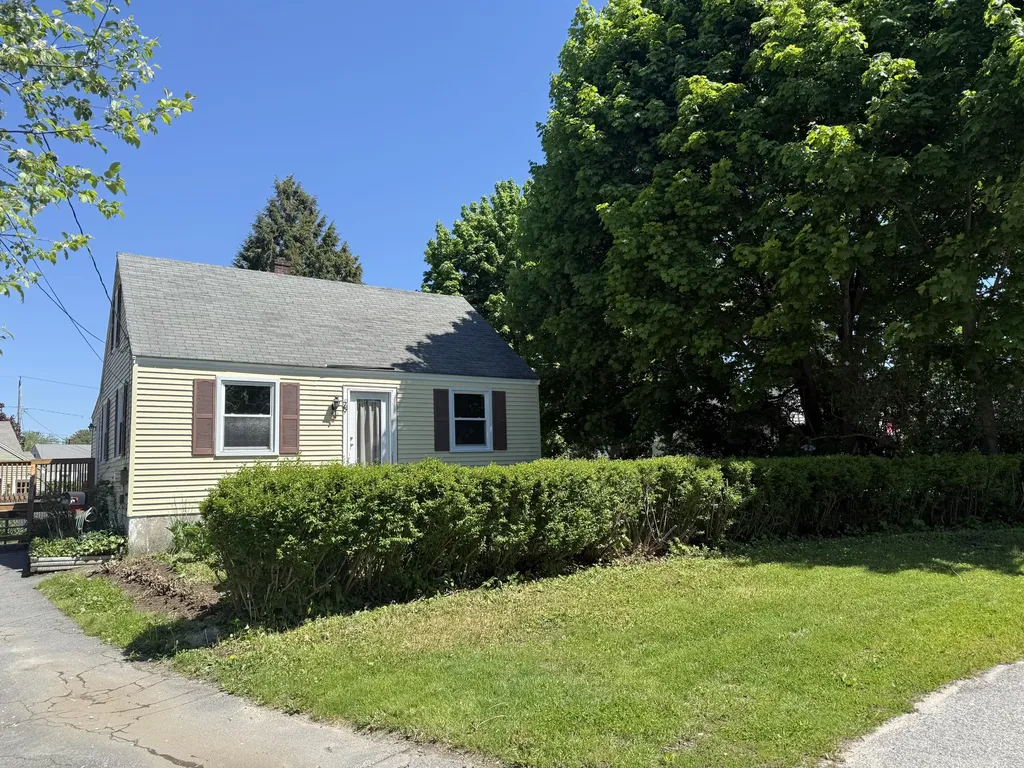 29 Garfield Circle South Portland ME 04106
