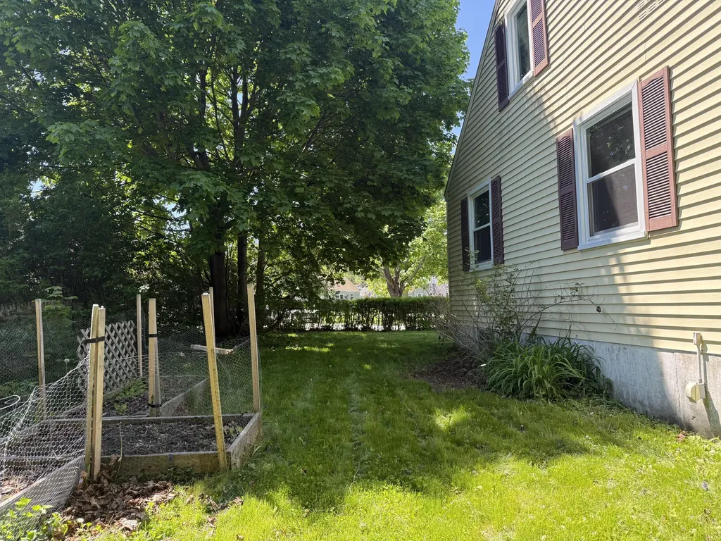 29 Garfield Circle South Portland ME 04106