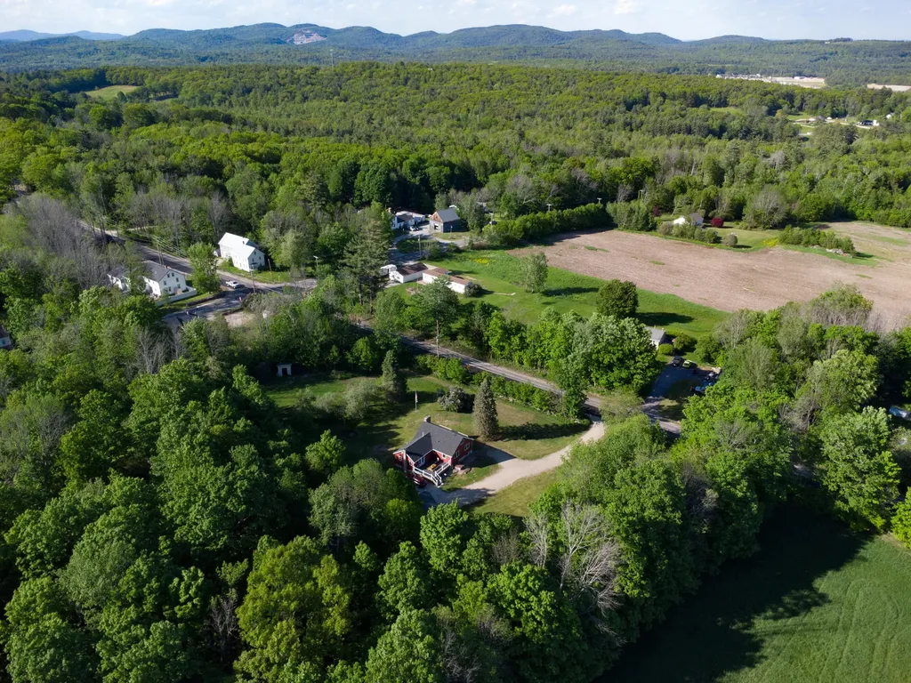 11 Sokokis Trail S Limerick ME 04048