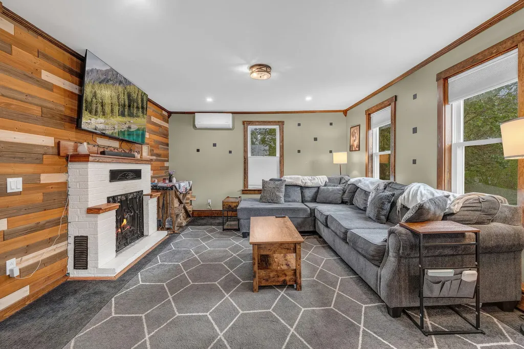 58 Morrill Street Buckfield ME 04220