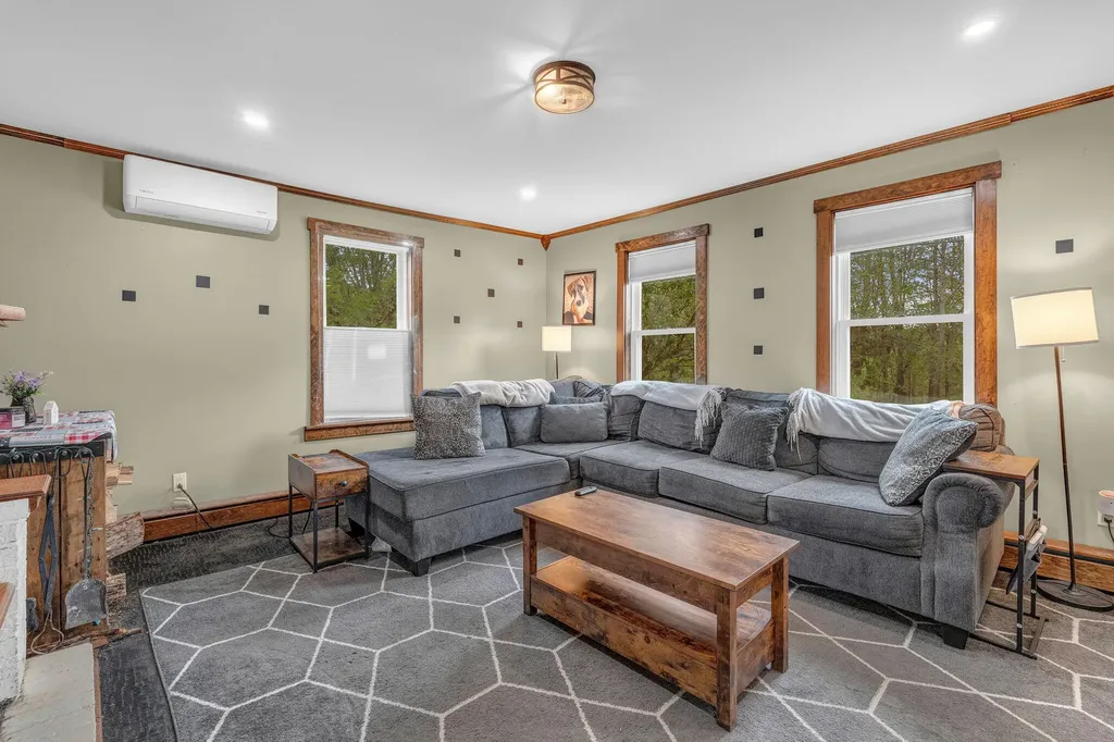 58 Morrill Street Buckfield ME 04220