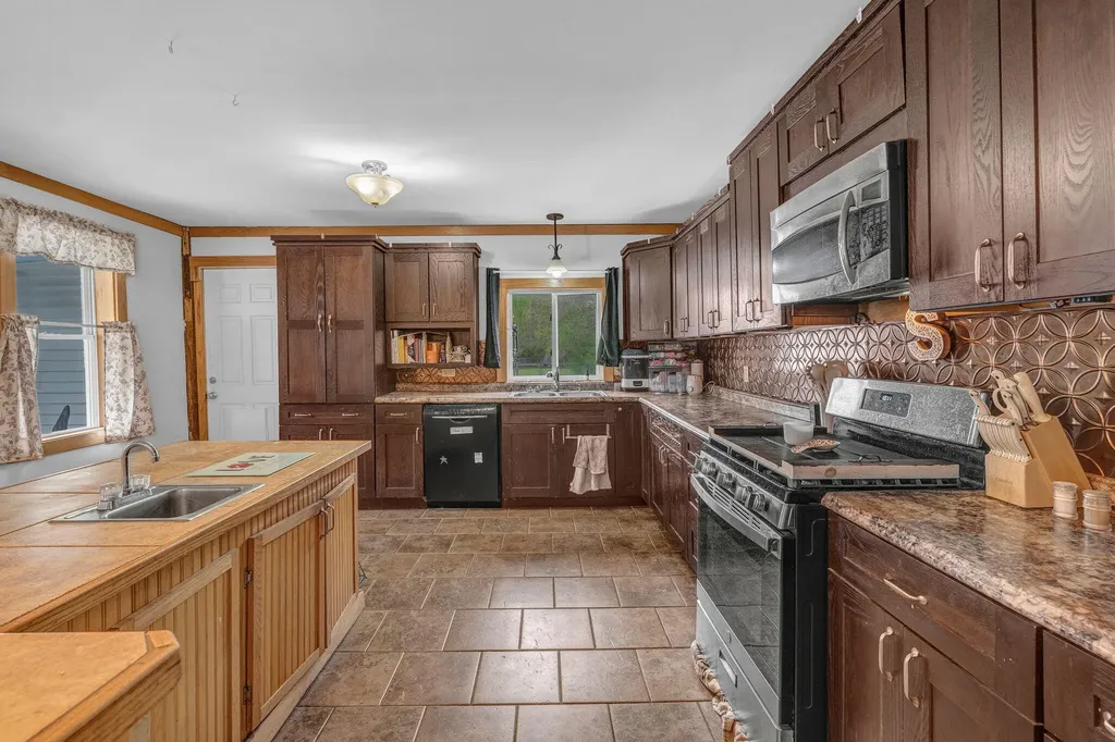58 Morrill Street Buckfield ME 04220