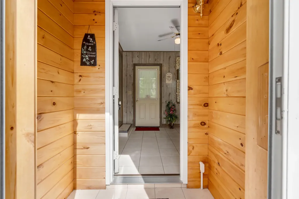 28 Saint Patrick Avenue Lewiston ME 04240