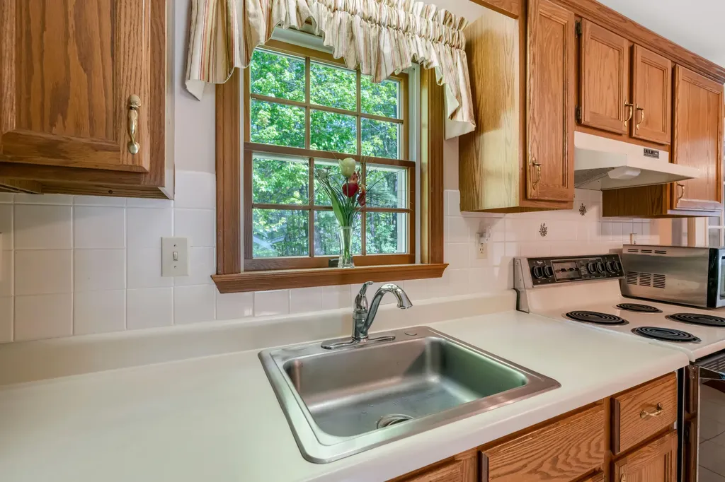 28 Saint Patrick Avenue Lewiston ME 04240