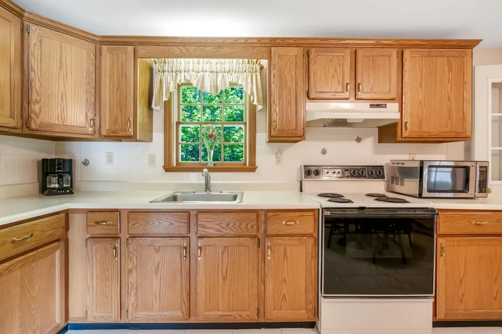 28 Saint Patrick Avenue Lewiston ME 04240