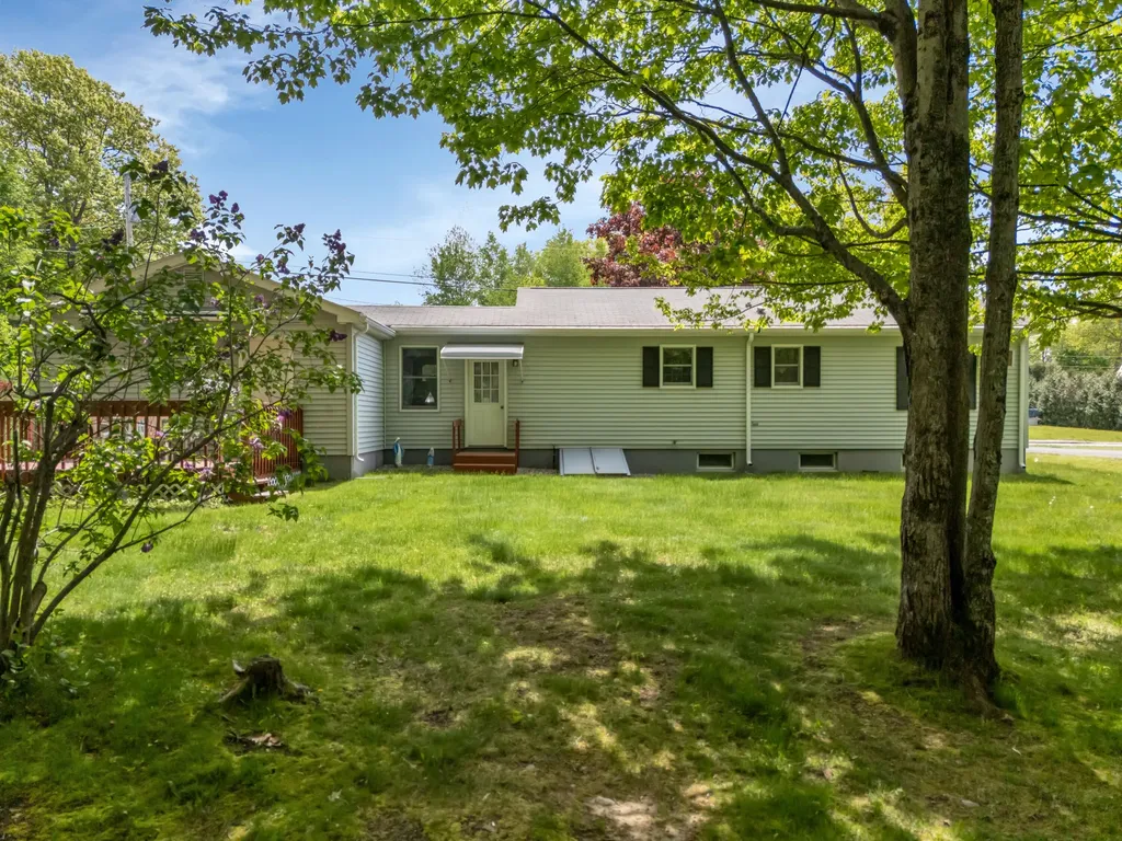 28 Saint Patrick Avenue Lewiston ME 04240
