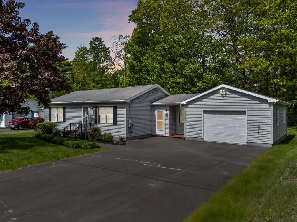 28 Saint Patrick Avenue Lewiston ME 04240