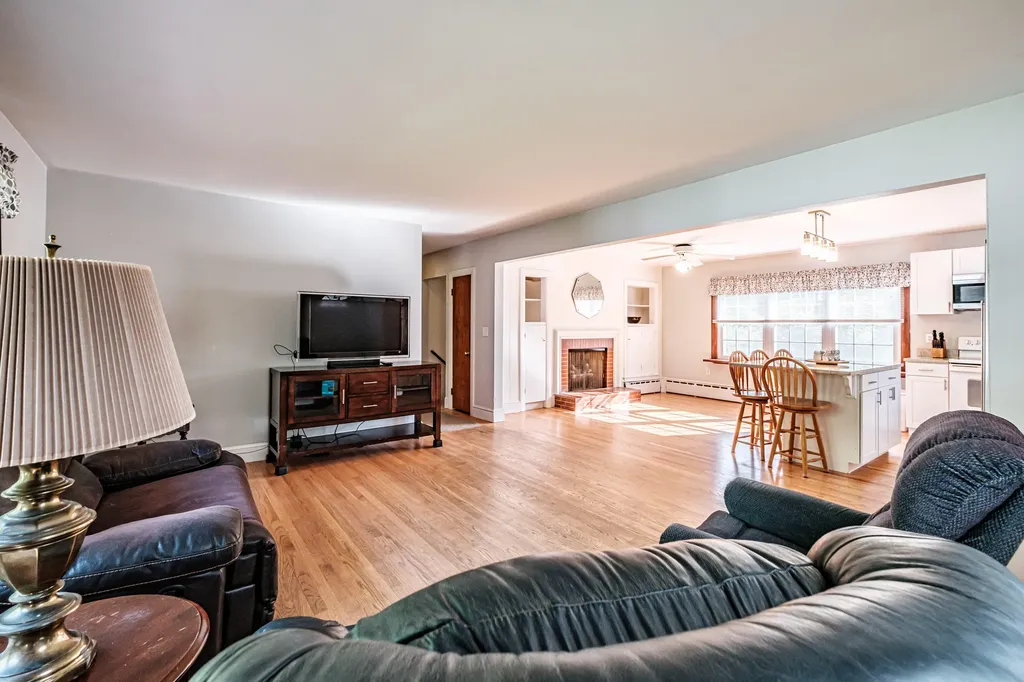 1033 Bridgton Road Westbrook ME 04092