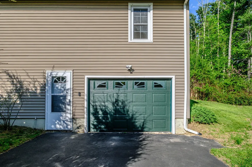 1033 Bridgton Road Westbrook ME 04092