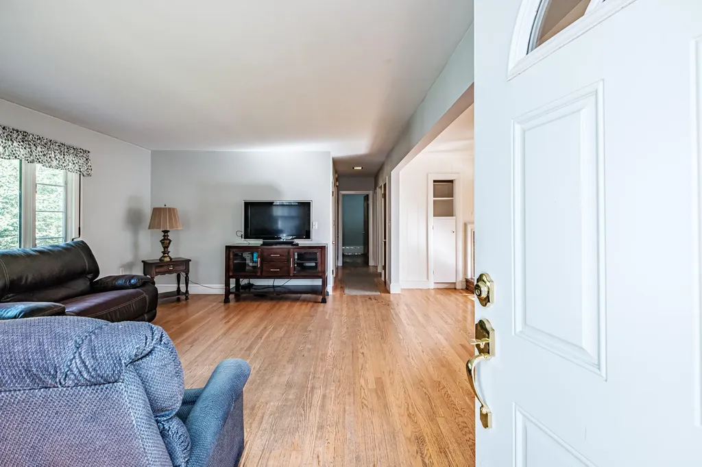 1033 Bridgton Road Westbrook ME 04092