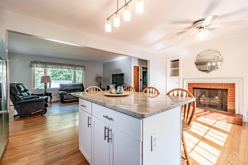 1033 Bridgton Road Westbrook ME 04092