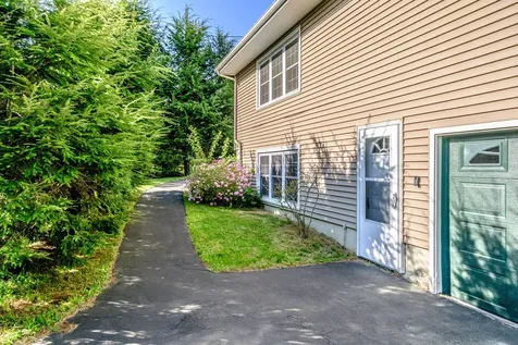 1033 Bridgton Road Westbrook ME 04092