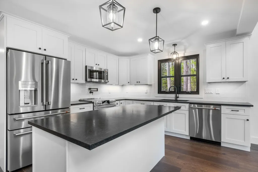 141 Logging Road York ME 03902